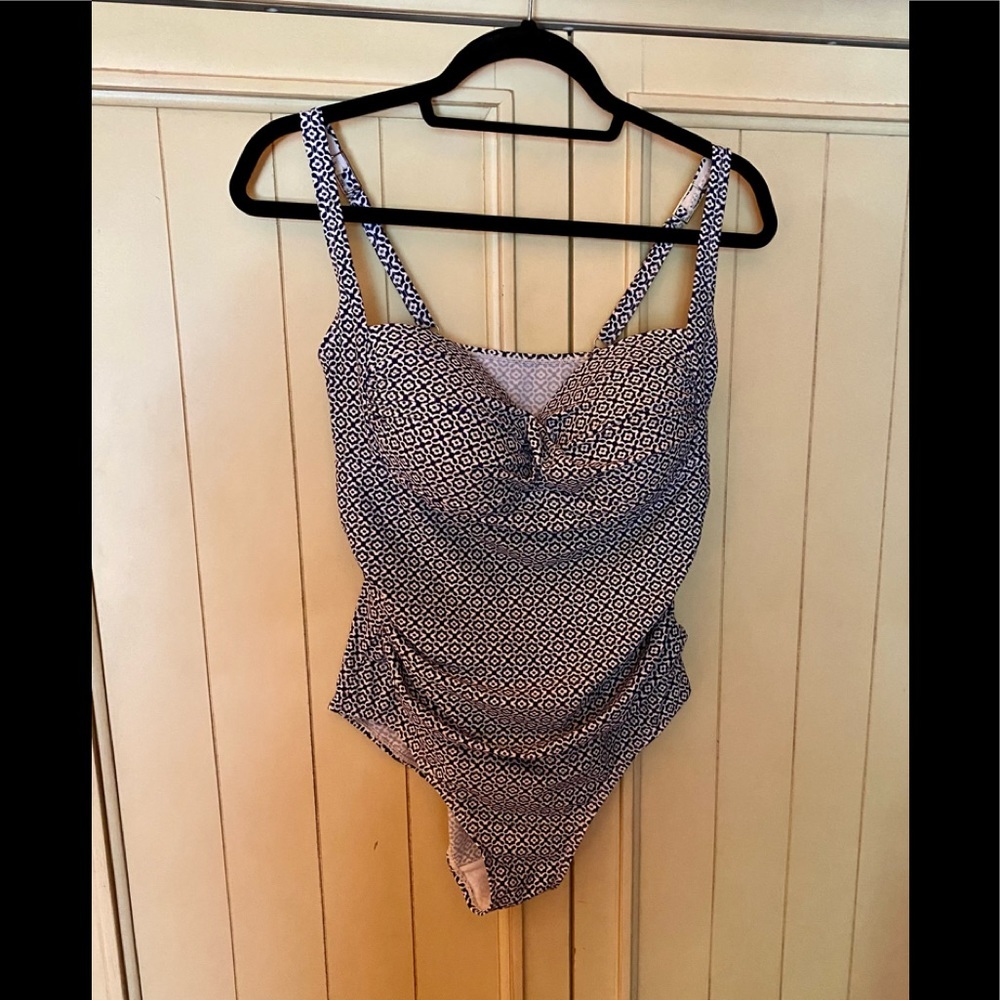 🌴Surf Gear Navy & White Ruched Swimsuit🌴. NWOT